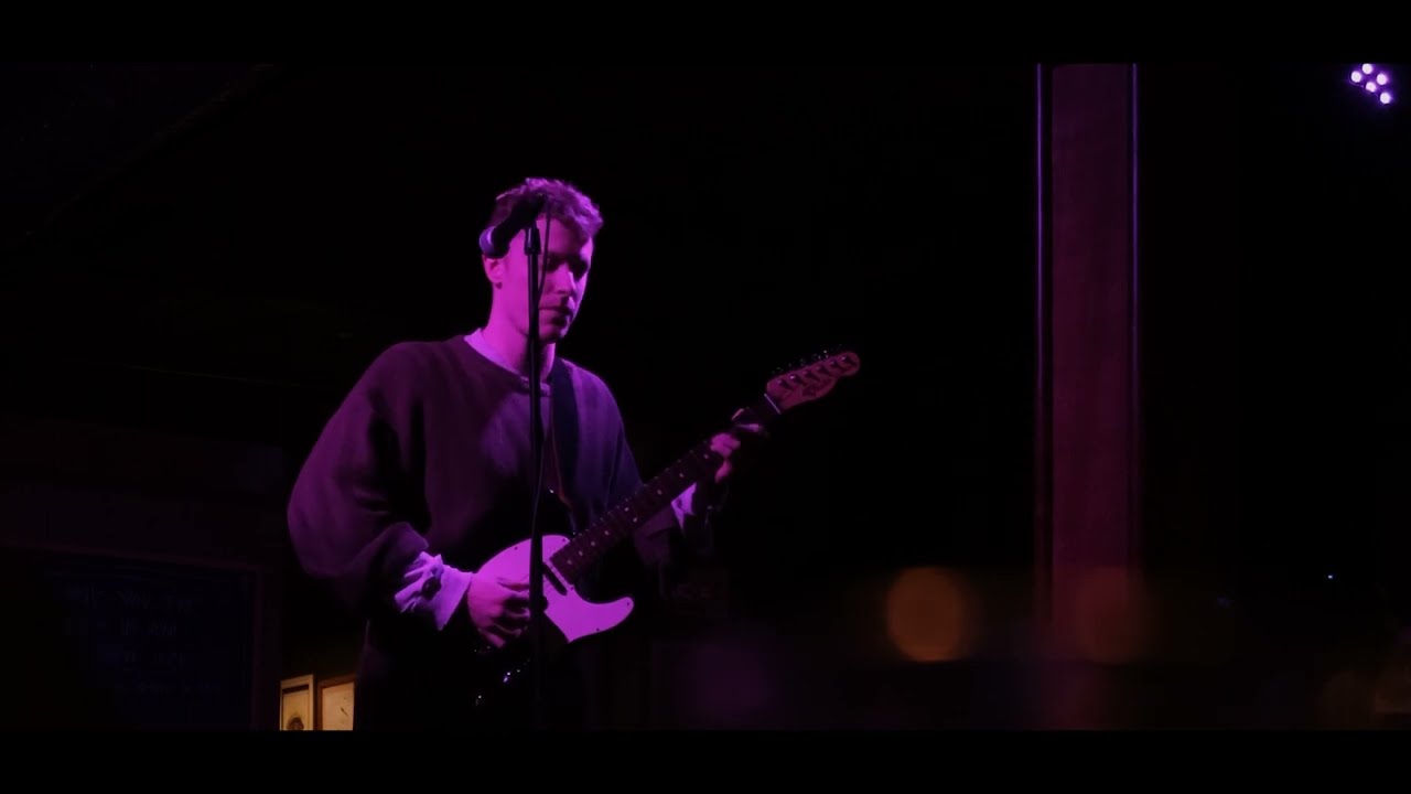 &lsquo;bites&rsquo; (Sean Tyler)