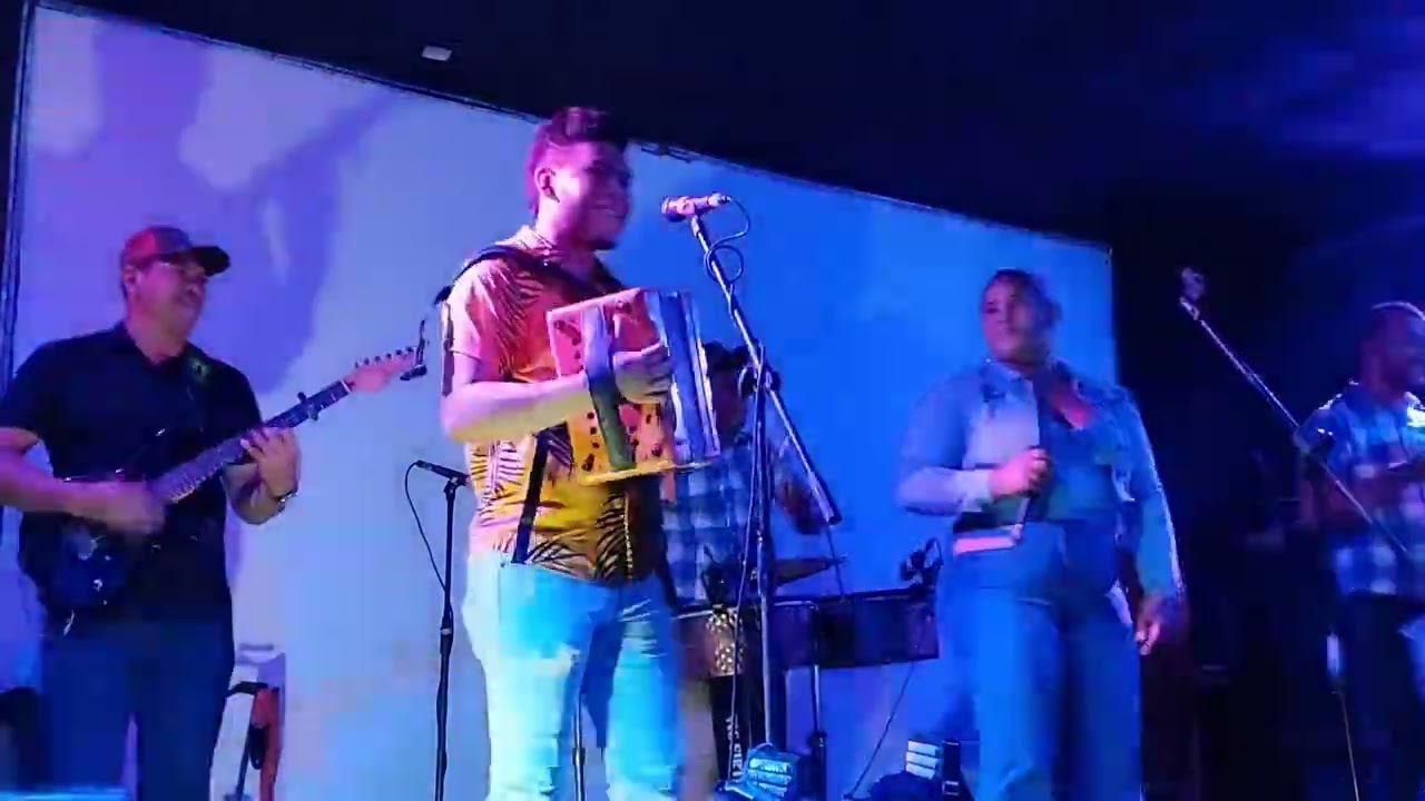 Alvis De La Rosa - El Tío Conejo (En Vivo) #musicatipicapanameña #losplumasnegras