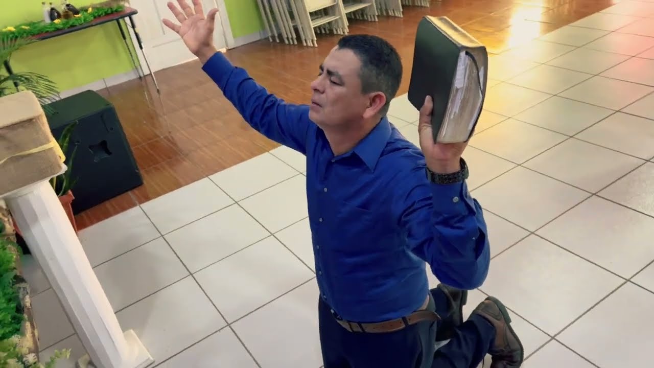 De rodillas te agradezco-Salmista Jinmin Cruz (Video oficial)