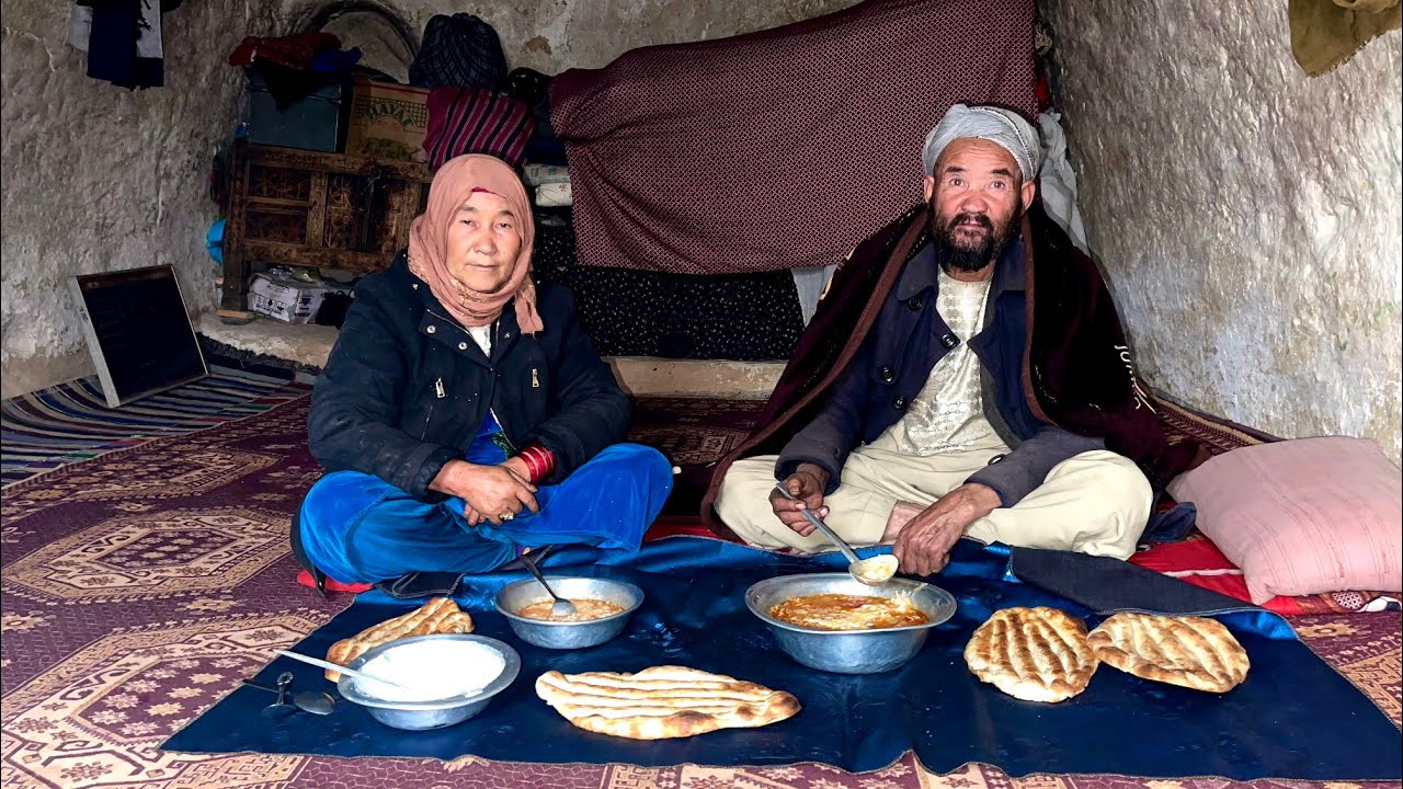 Grand Pa is sick! | Hard day of cave survivors in winter of Afghanistan |