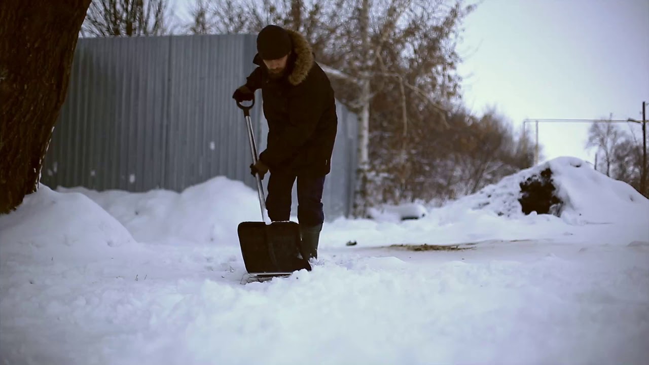 Schneeschippen: Was Sie wissen und beachten müssen