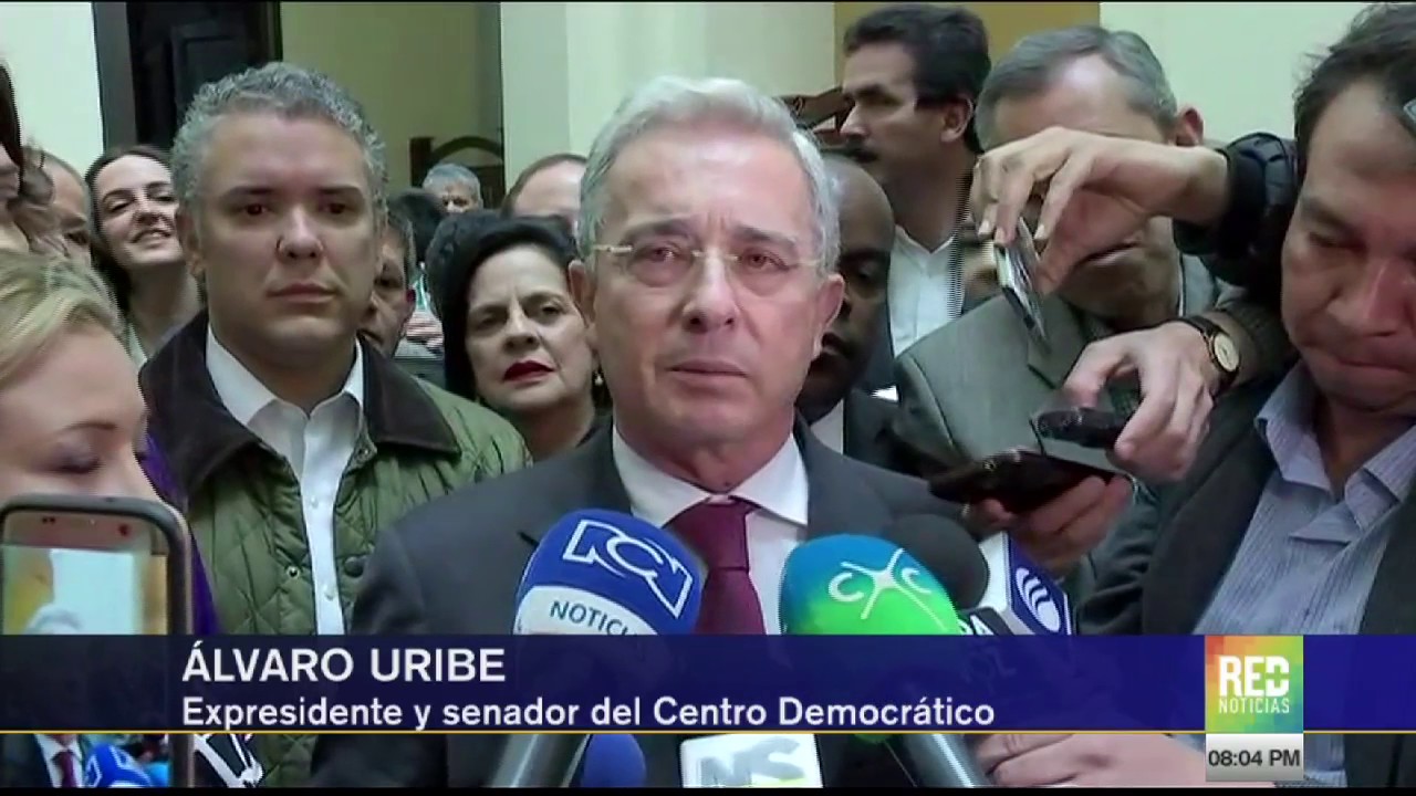 NO DEJAN HABLAR A URIBE