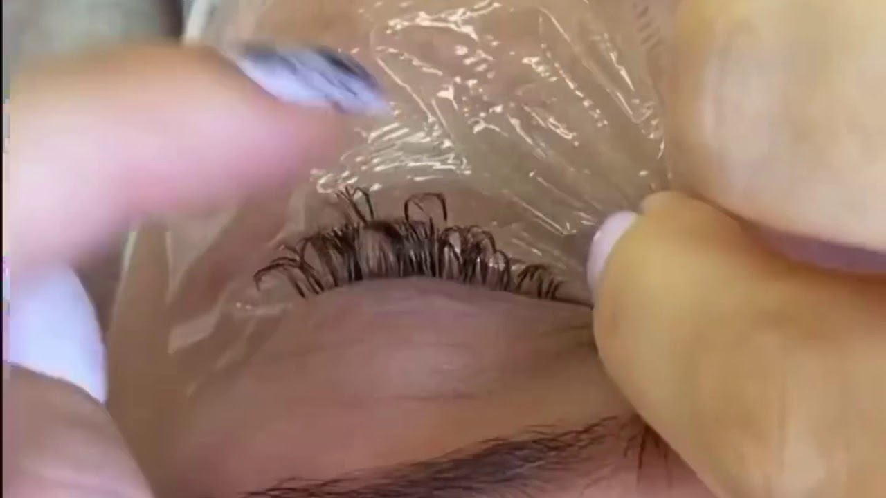 How to remove the lash extensions with cream glue remover?