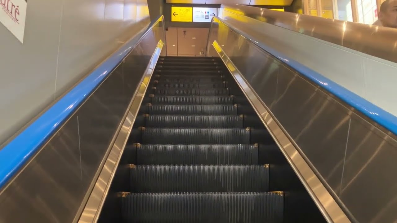【東芝】8X エスカレーター　JR川崎駅改札内 8X escalator Kawasaki station JR line Kanagawa Japan