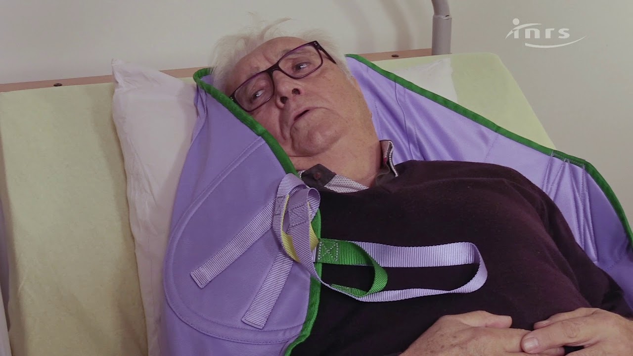 Transfert du lit au fauteuil roulant - Série Prévention des TMS centrée sur le soin