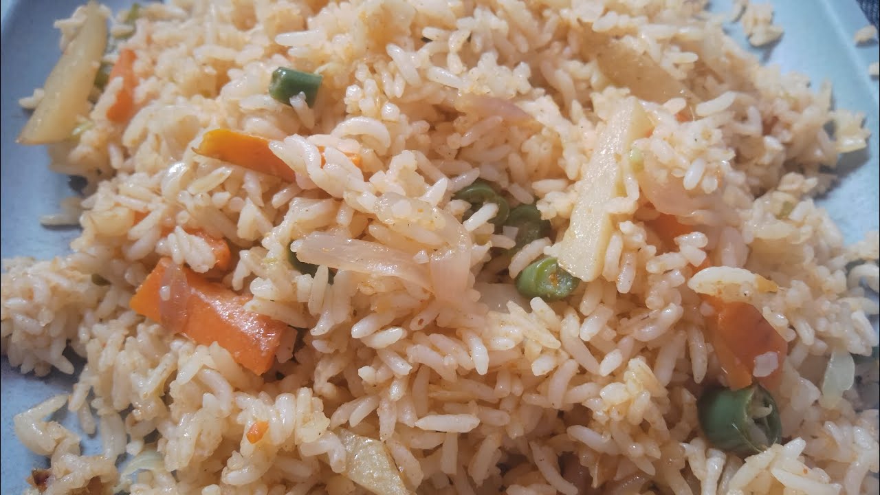 Veg fried rice without any sause 