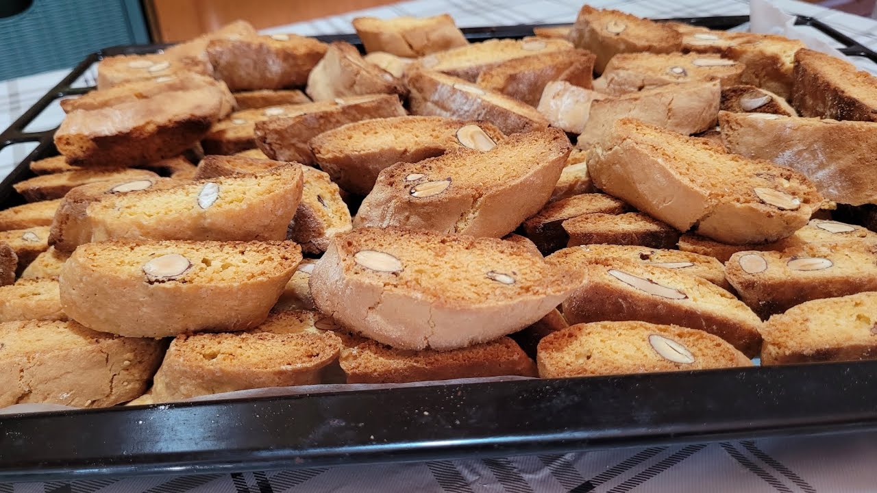 BISCOTTI CON LE MANDORLE; Uno tira l'altro e sono buoni a tutte le ore 😍 