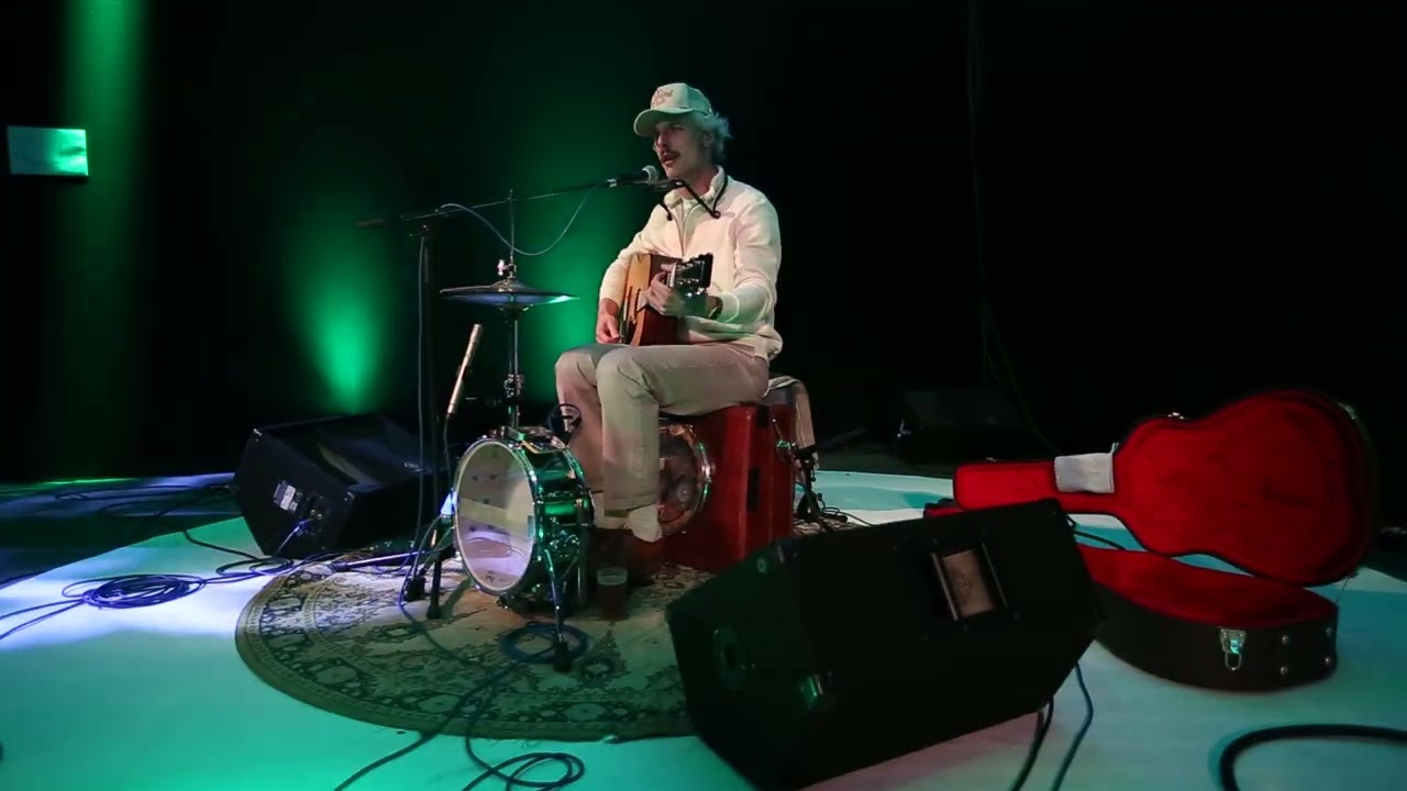 Matt Van T - I'll Never Get out of This World Alive (Hank Williams Cover) @ Arras Film Festival