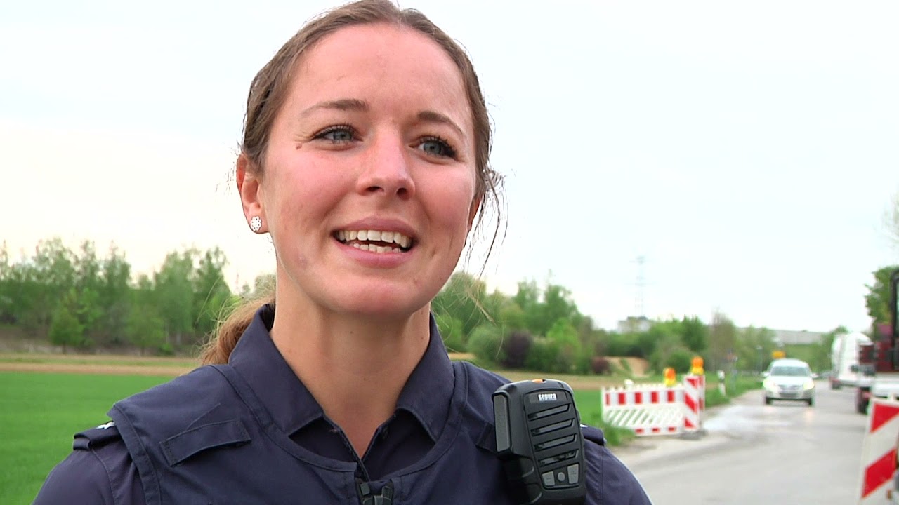 Tragischer Motorradunfall: Motorradfahrer wird von LKW überrollt