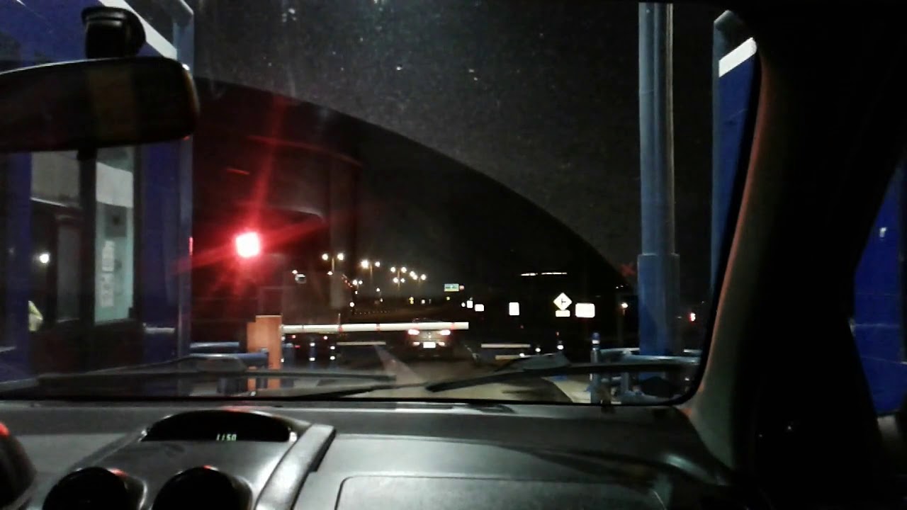 Manejando a media noche hacia el Aeropuerto de 