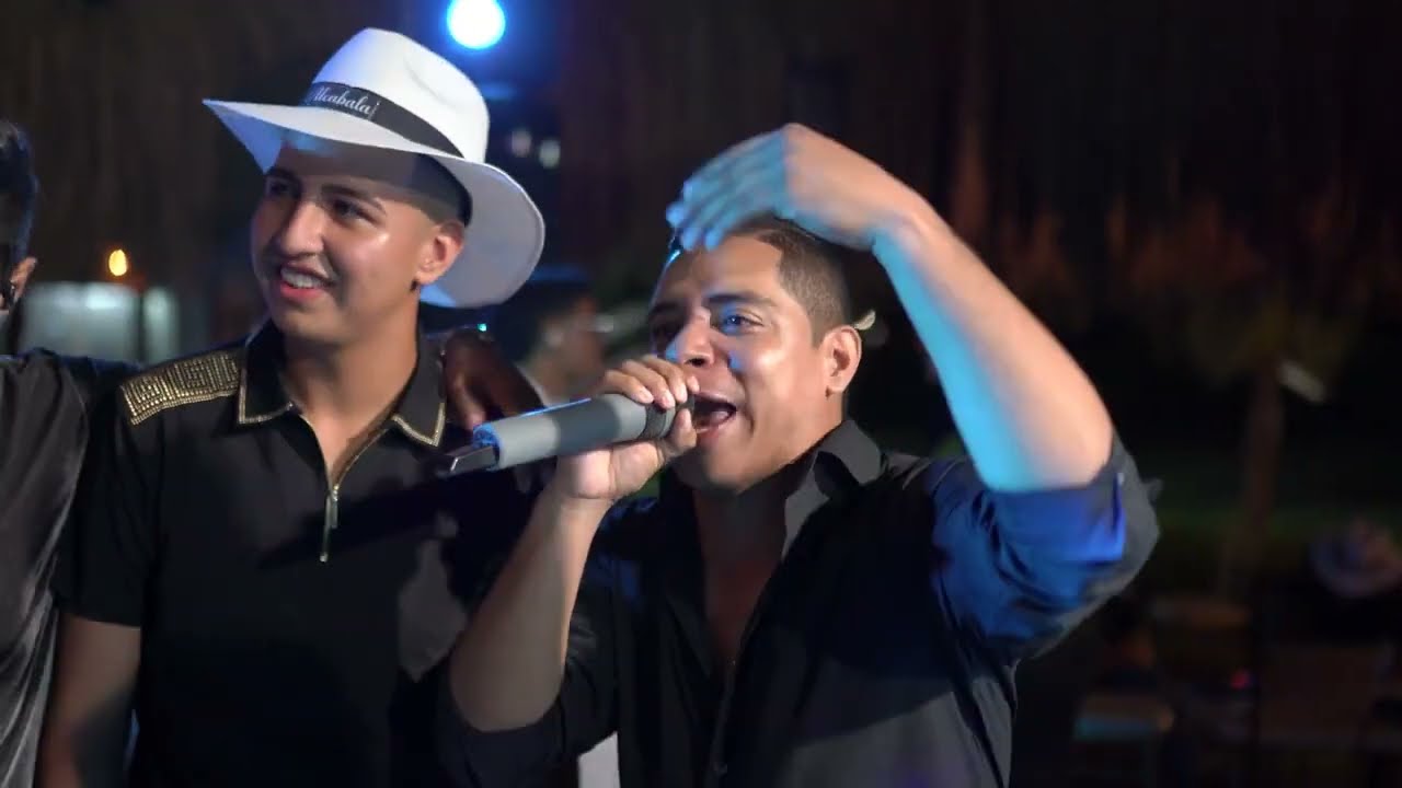 Jose Bolivar Diaz Verseando Con Martin Elias jr En Su Cumpleaños