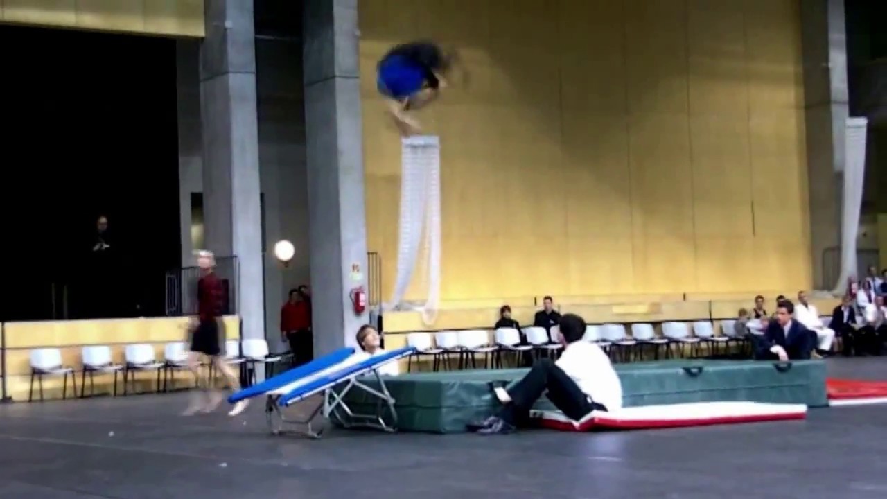Mini-trampoline show 2011.10.29.