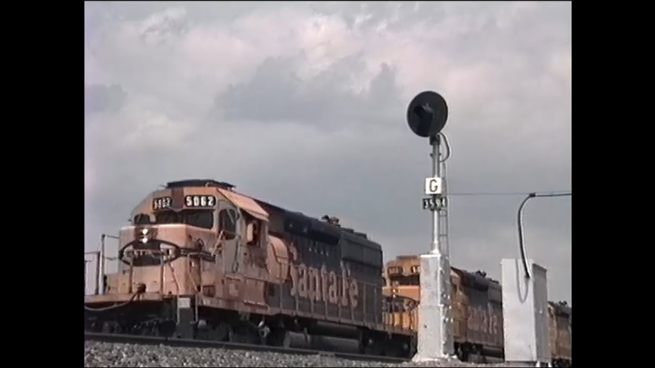 Santa Fe 5062 Stack-TOFC Train at Tehachapi, May 31, 1992