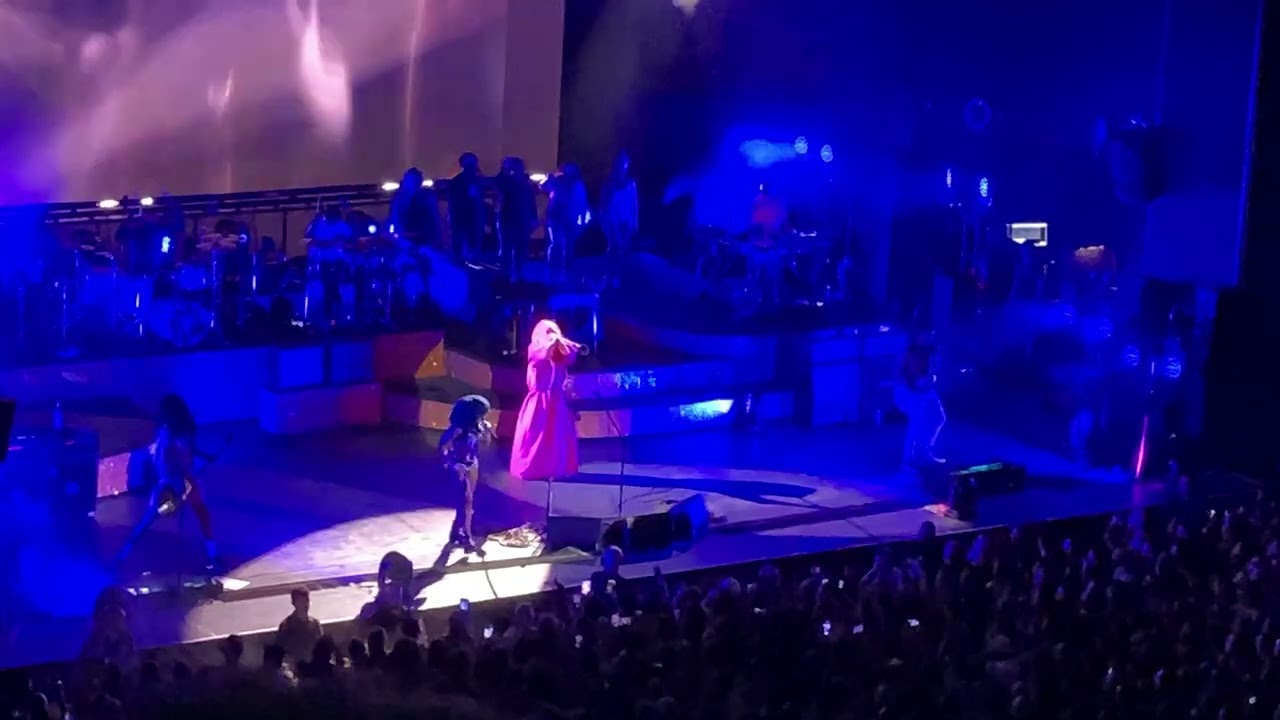 With Love To An Ex, Gorillaz feat. Moonchild Sanelly, Gorillaz live in Vienne 15.6.2022