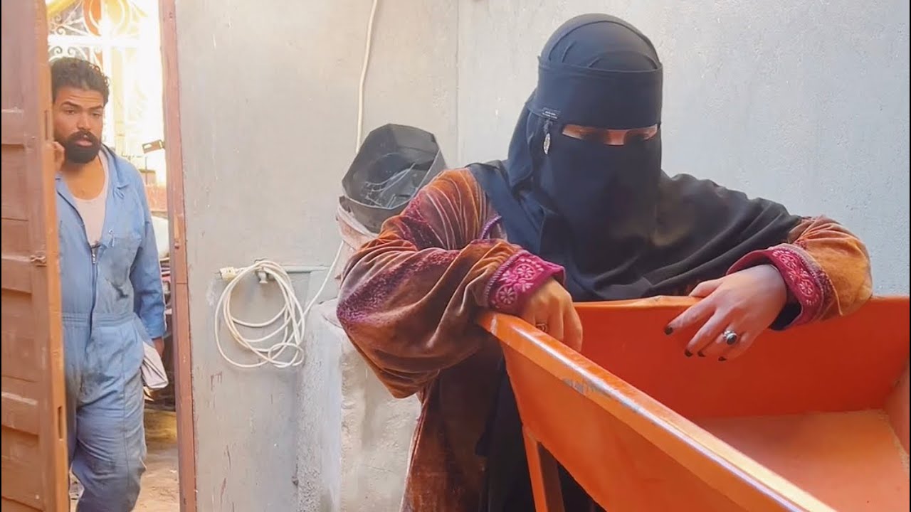 الميكانيكي يذهب لصيانة مكنة العيش ويتفاجئ بأن هذه الام لوحدها