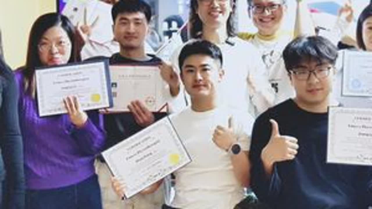 关于运动康复全科培训班的那些事 这是我用心设计的课程，也是一次幸福的相遇，很开心认识那么多可爱的你们，也希望未来我们都以伙伴相称，为运动康复事业共同发展！！#运动康复懂老师 #懂亿点运动康复 #...