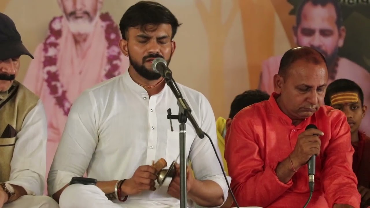 \ramanreti ashram\22.03.2026 bhajan keetan ka anand  lete maharaj sri ramanreti ashram