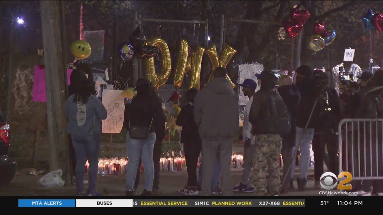Fans Honor Rap Icon DMX