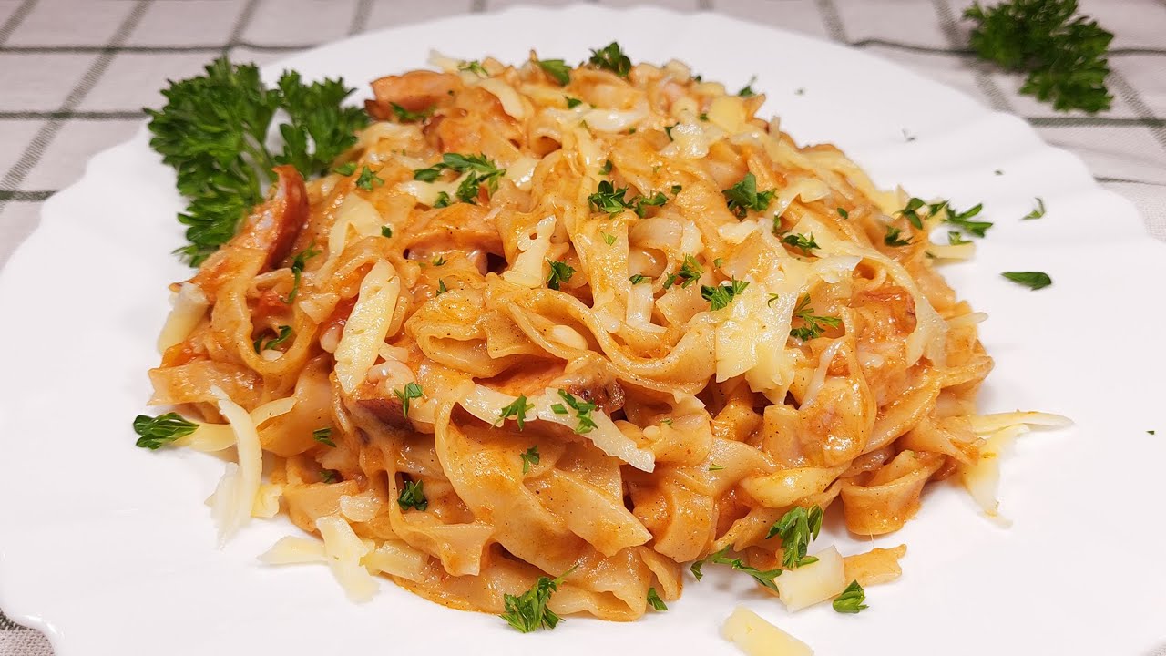 Tăiței de Casă cu Pastrama &icirc;n sos de Roșii și Cașcaval | Gătim cu Mama