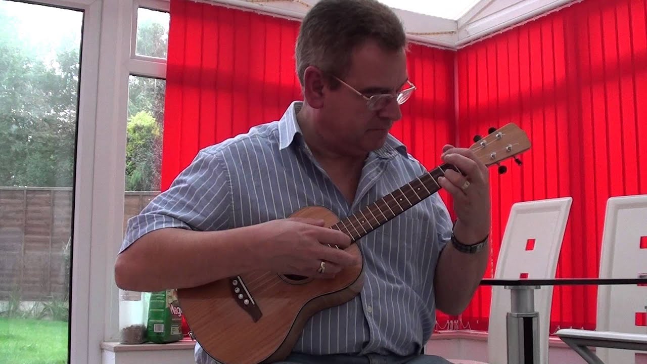 Peter Moss ukulele plays Autumn Leaves