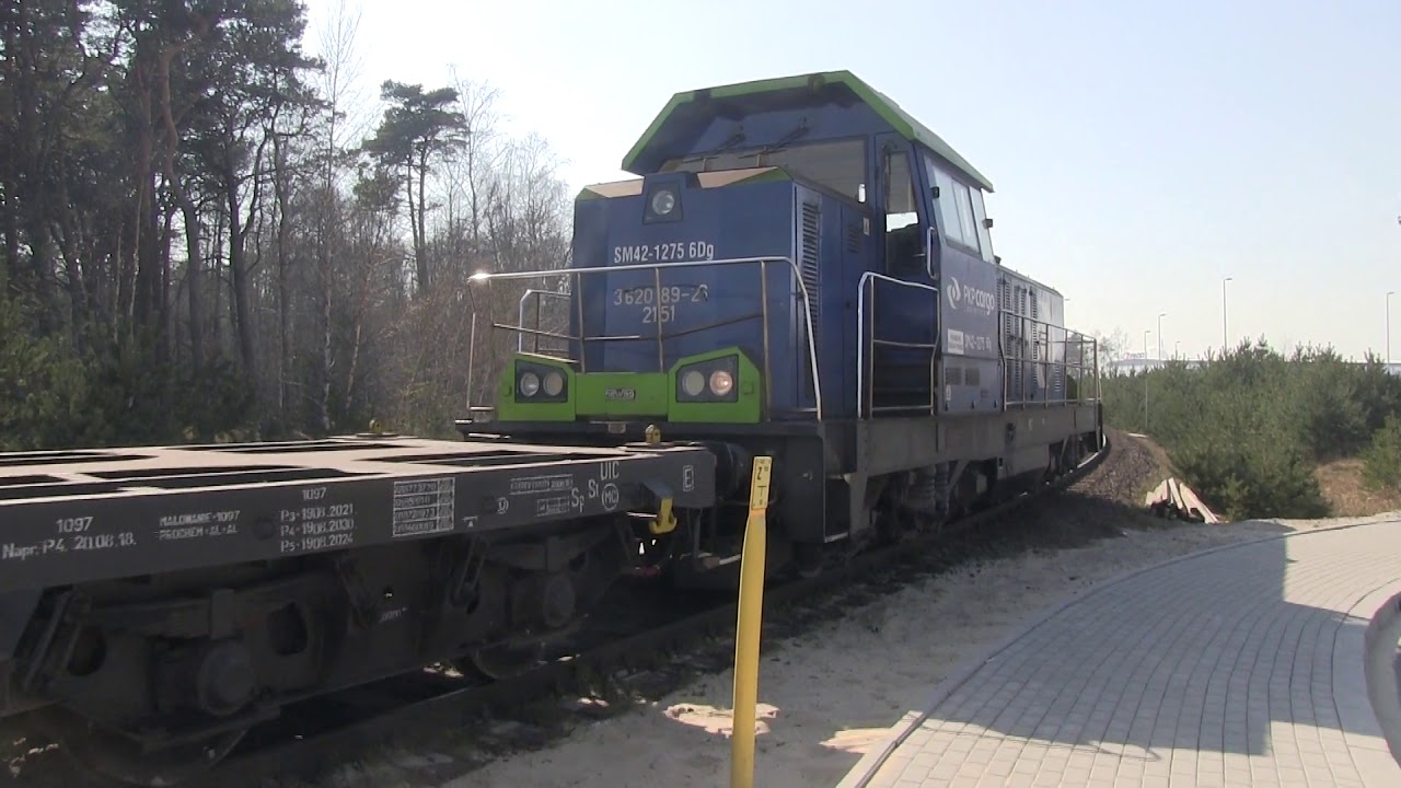Jak trafiają kontenery na wagony ? Portowe pociągi.