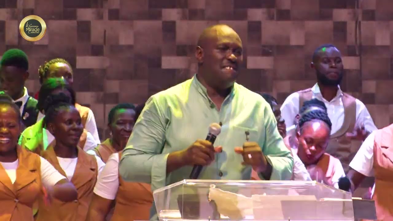 KATONDA OWAMANYI BY PR ISAAC KYOBE & MASS CHOIR