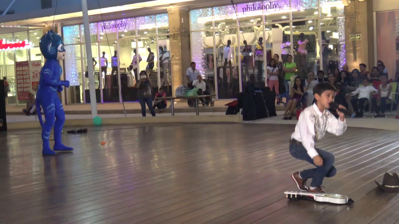 KENNETH  EN CONCIERTO DEL PRE-ANIVERSARIO DE LA ACADEMIA STUDIO74 RICKY DAVID ( 2018-03-18 )