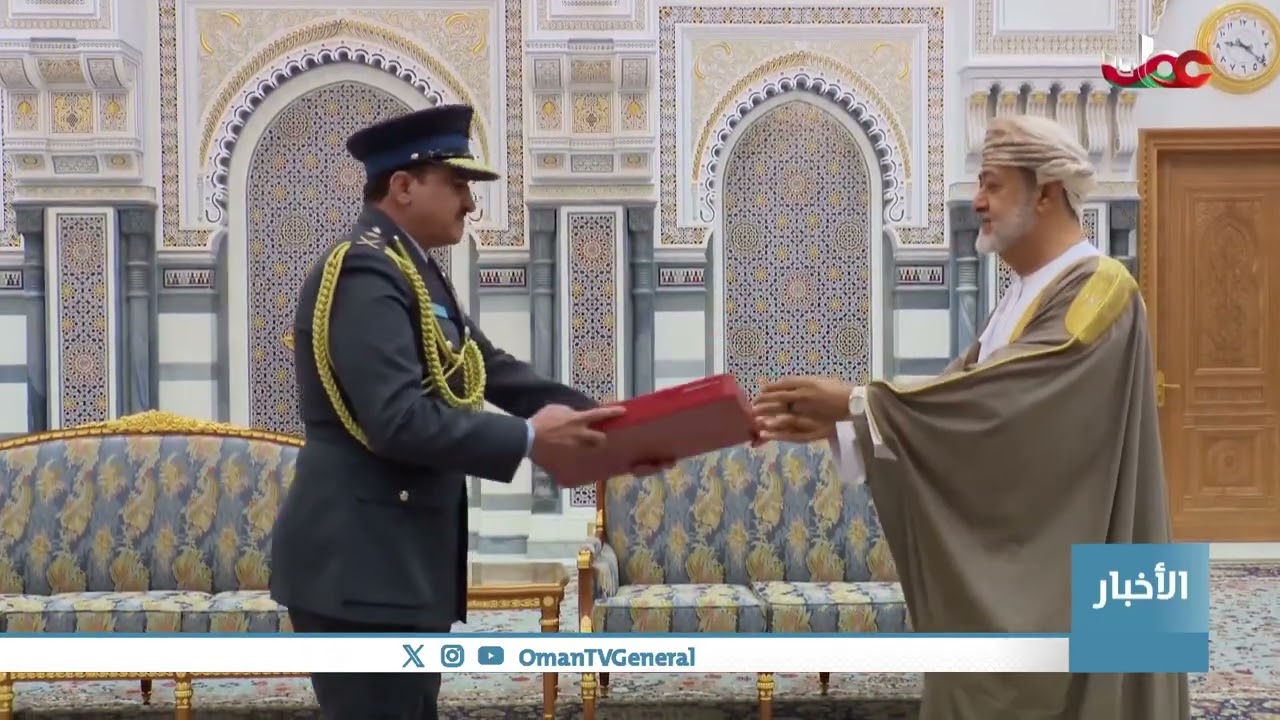 جلالةُ السُّلطان المعظّم /حفظهُ اللهُ ورعاهُ/ يتفضّلُ فيمنحُ أوسمةً سُلطانيّةً بقصر البركة العامر