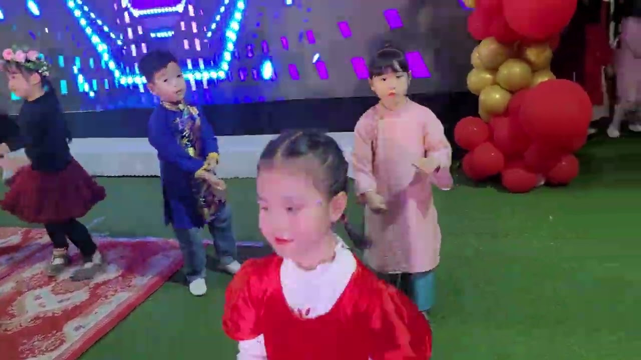 Chely lady chào xuân 