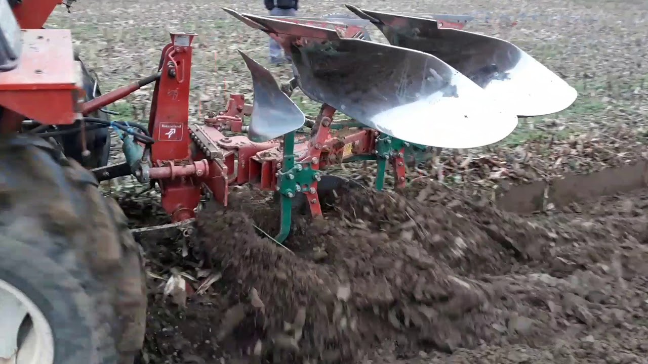 ( Engine sound ) ZETOR 7711 kverneland VD85  ploughing oranje orka orba