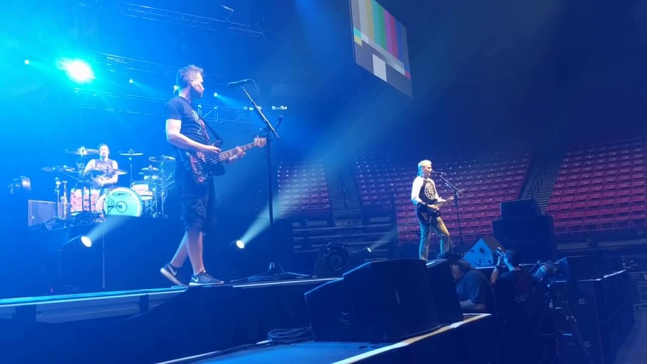 blink-182 Sound Check (She's Out of Her Mind)