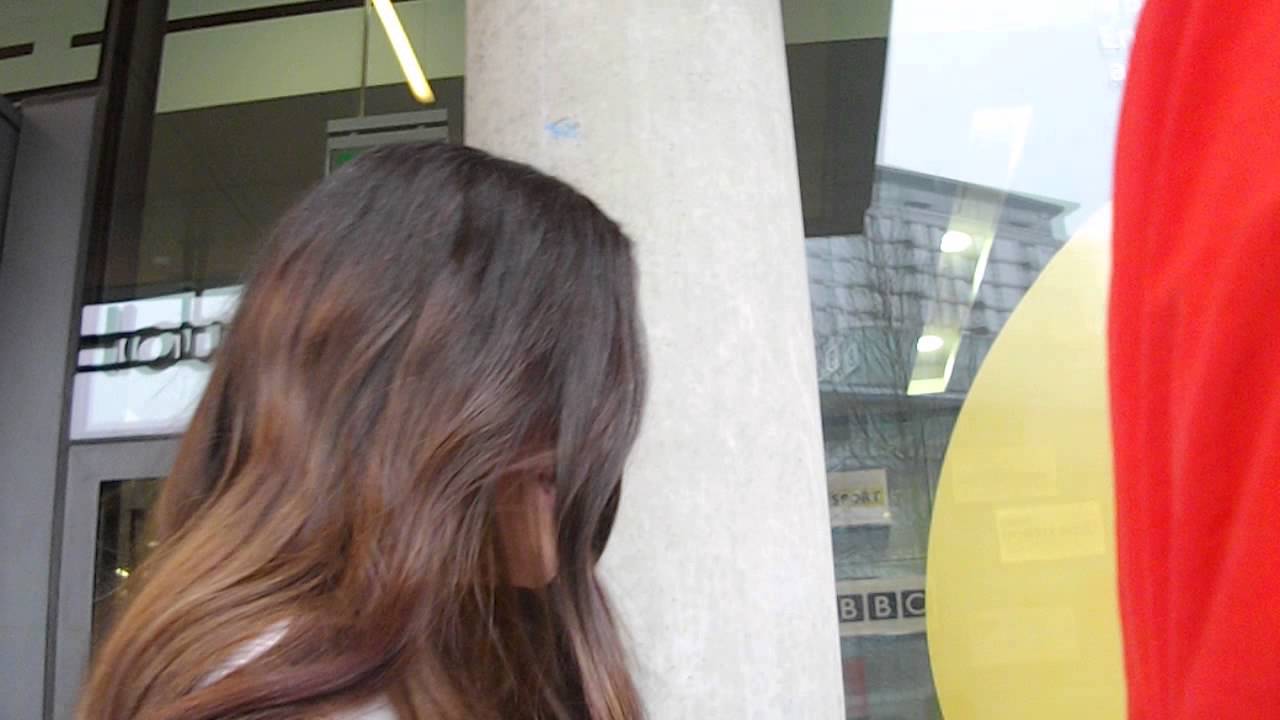 Alanis Morissette Meeting Fans & Signing Autographs In Manchester 30/11/2012