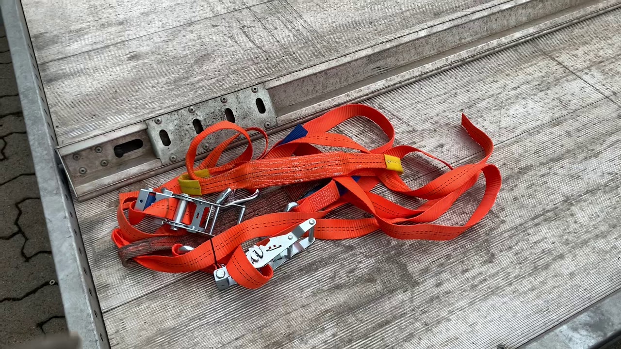 Trailerrent24 Verladen eines PKWs auf einen Anhänger
