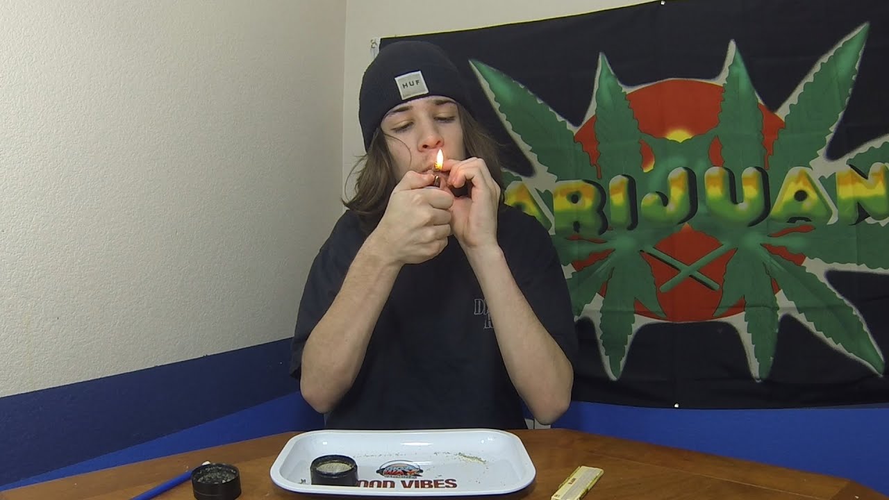 ROLLING & SMOKING A JOINT!