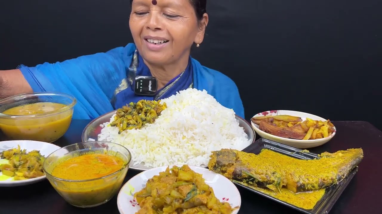 BIGBITES, EATING RICE WITH CHINGRI SORSHE, TOK SAL, SORSHR PABDA, RUI MACH VAJA, LAU GHONTO।।