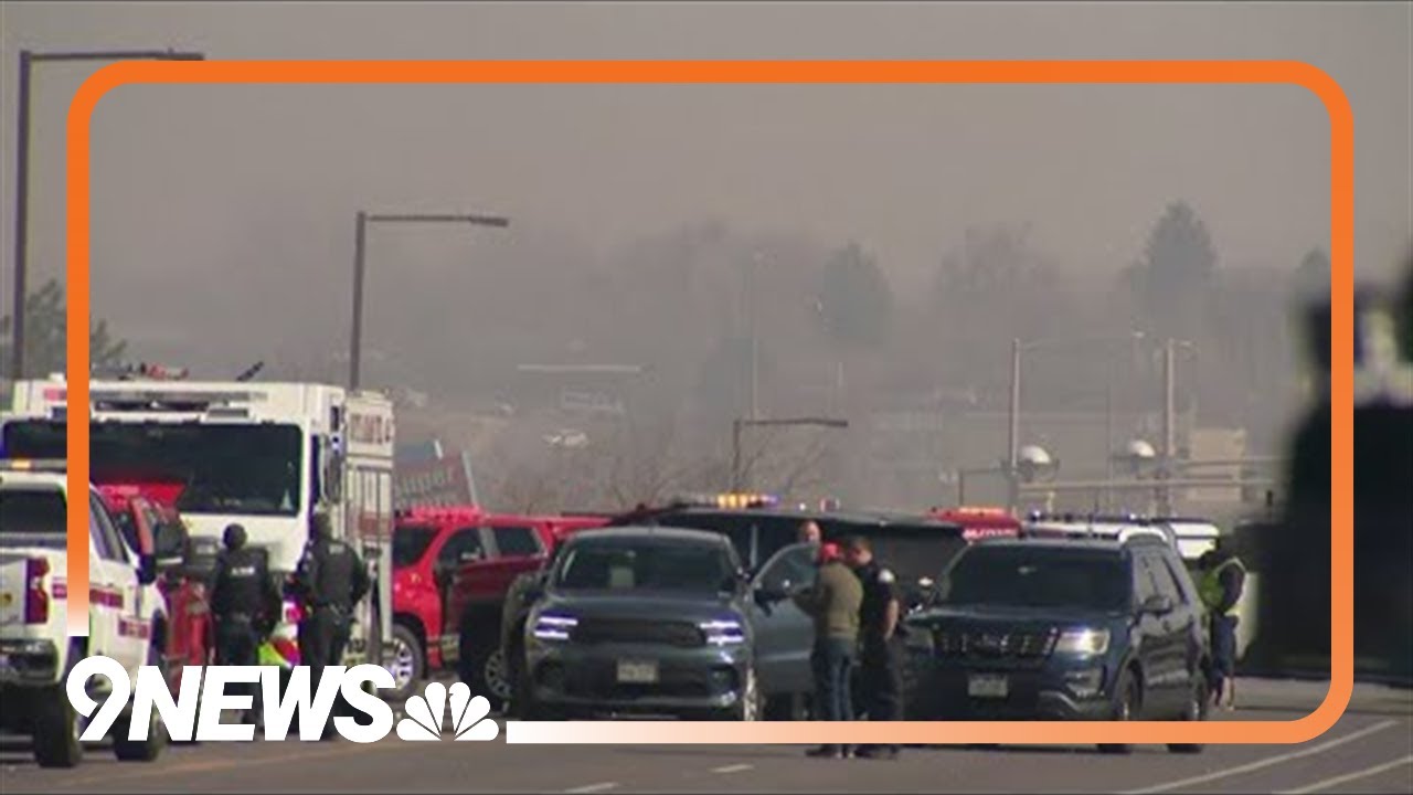 Strong winds as crews battle grass fire in Thornton