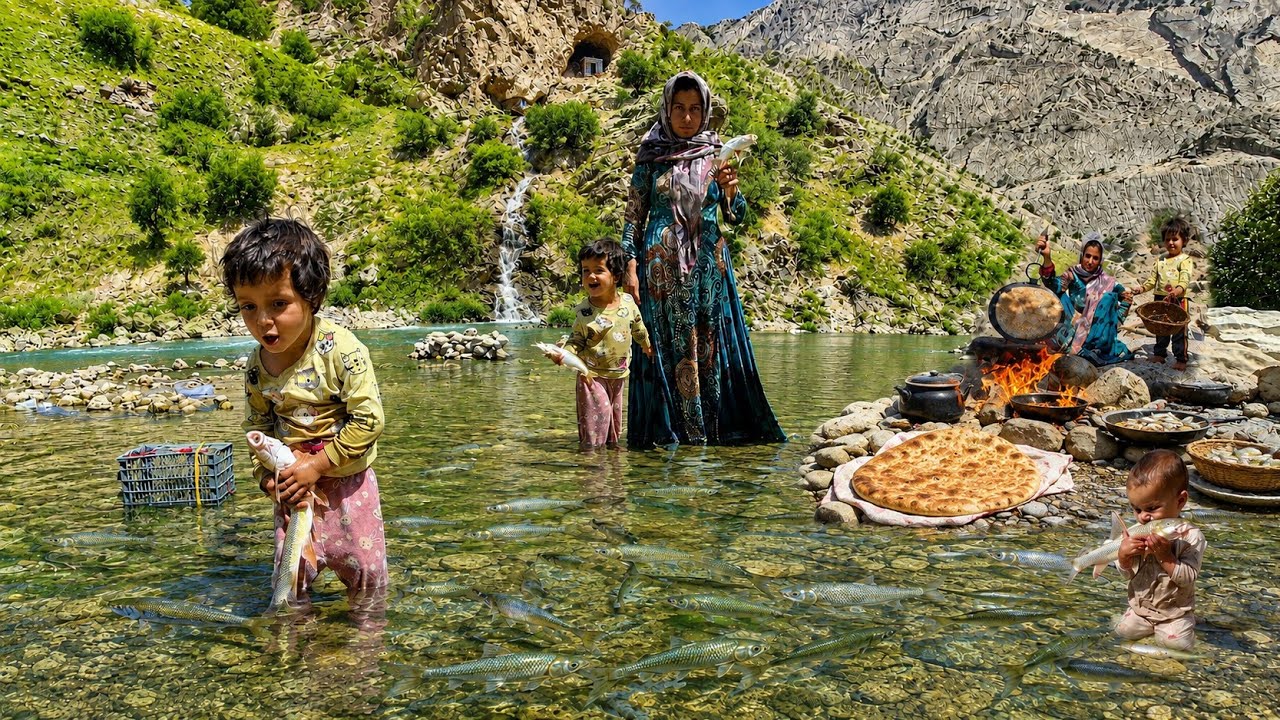 🎣😱ExcitingfishingintheKhersanRiverusingancientnomadic methods|Baking traditionalbreadbythewater🌊🫓