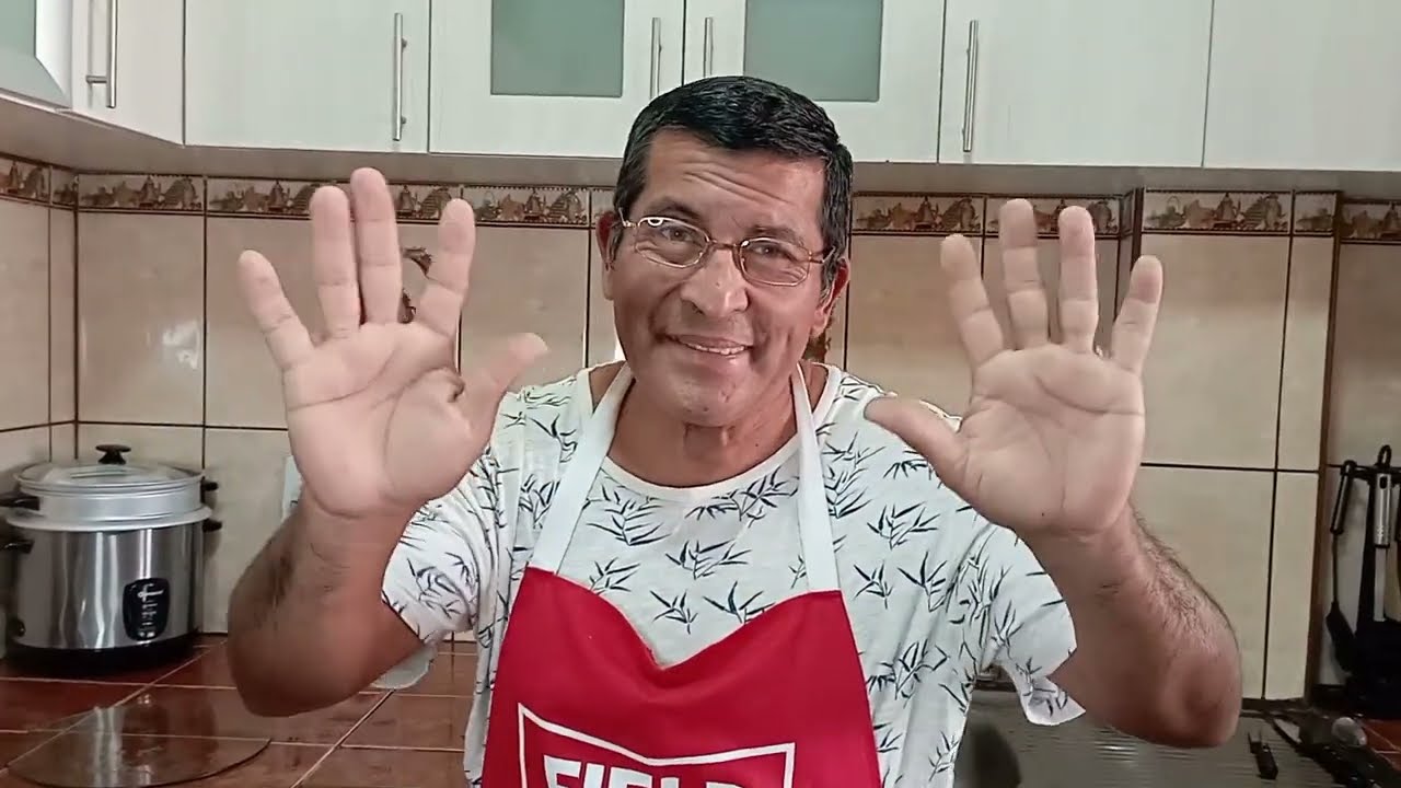 Pollo com pimiento /comida Peruana / cocinero Bombero