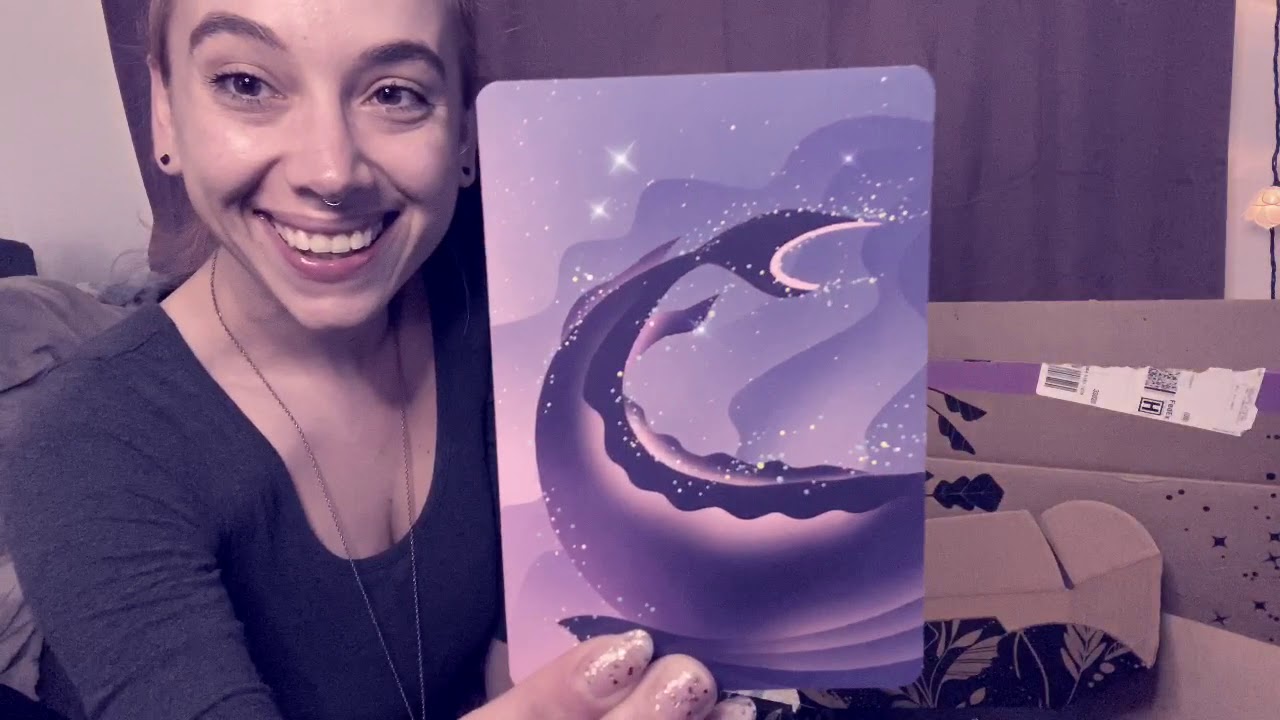 Nikkisiixx Unboxes Lunarly’s Sturgeon Moon Box