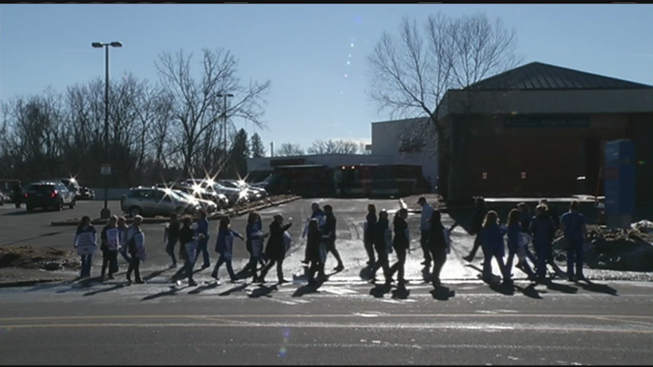 Baystate Noble nurses protest over contract issues