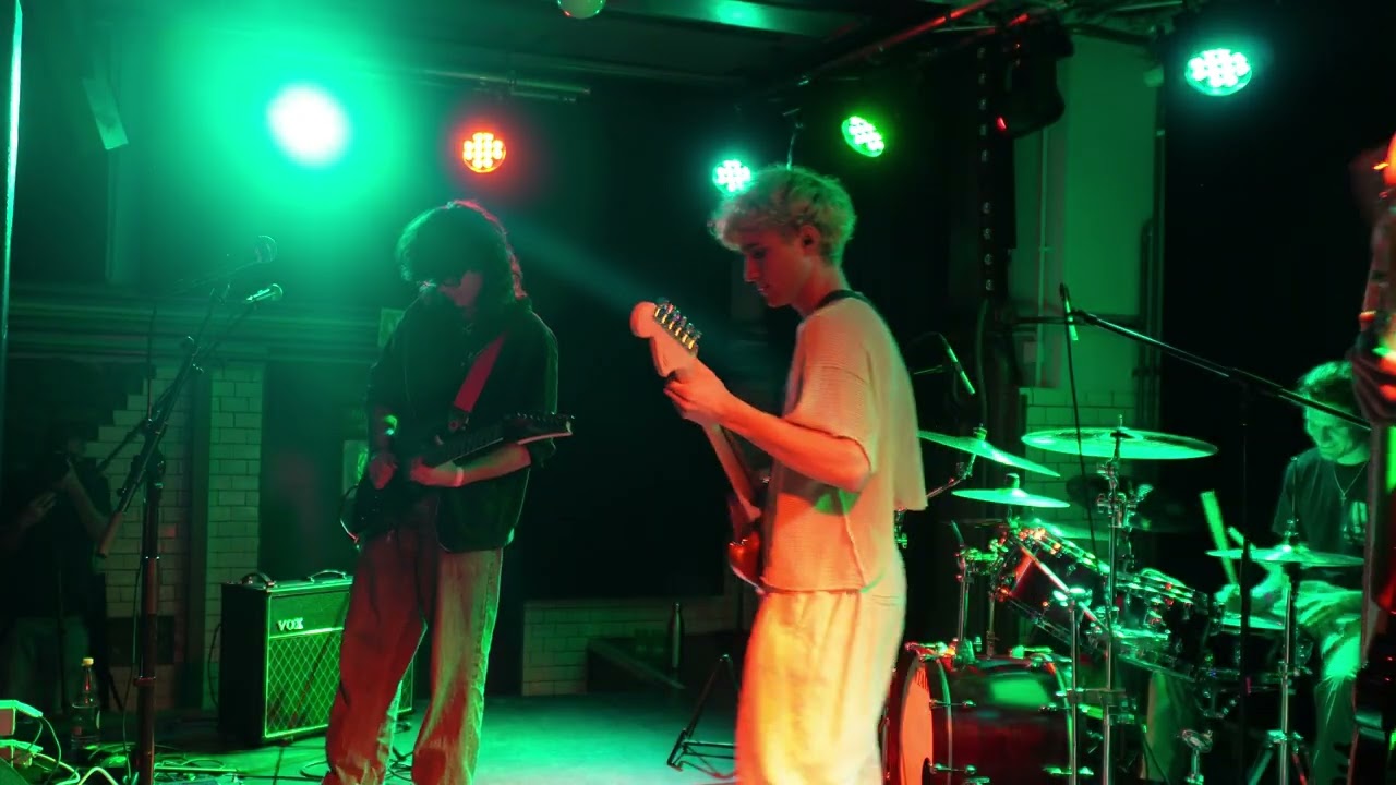 animal farm – sleep on wednesday (live @ Badhüsli)
