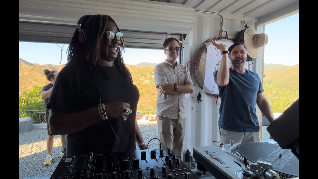 Badcat.fm 003 - Calearic Sunsets