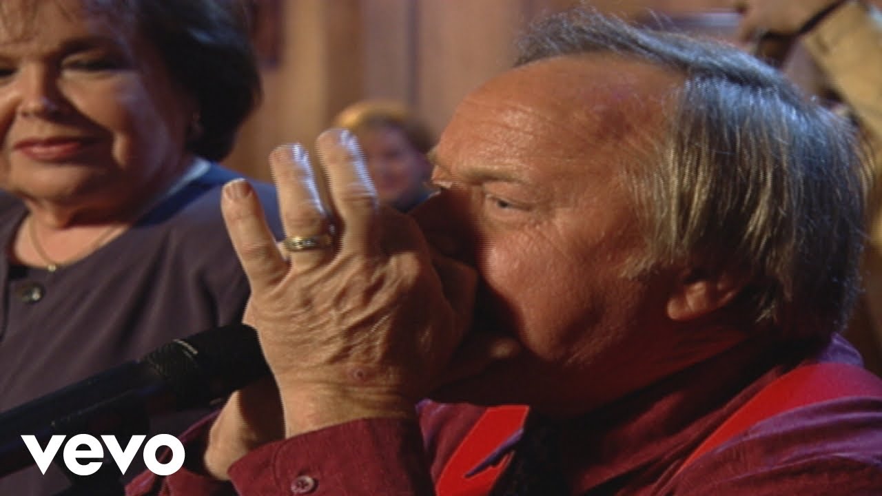 Bill & Gloria Gaither - Honey in the Rock [Live] ft. The Lewis Family