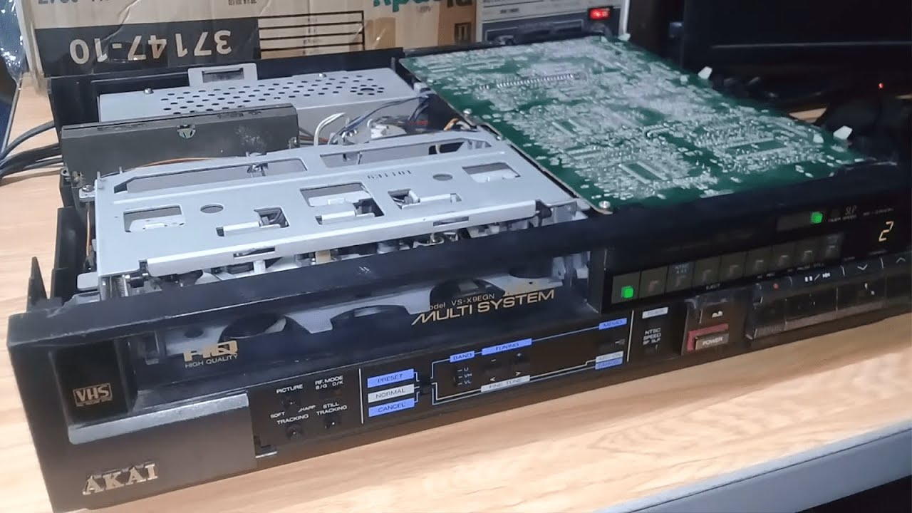 Akai VS-X9EGN Multi System VCR