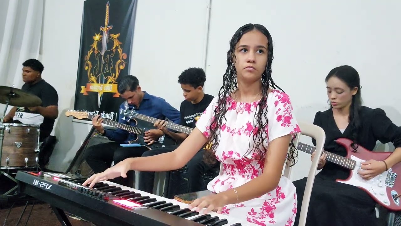 Banda tocando Deixa eu te Usar- Sarah Farias - Por Banda Gênesis Nova Geração
