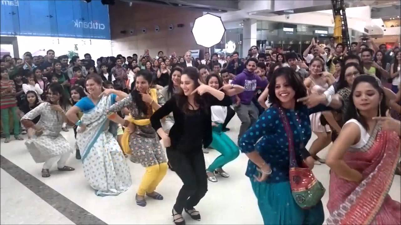 Madhuri dixit nene shooting for oral b ad
