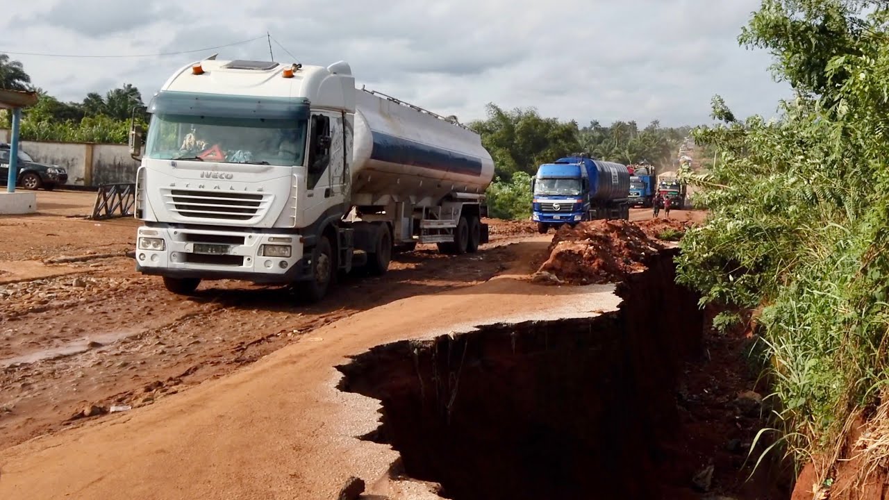 Heartbreaking Road Condition At Uromi Junction, Agbor, Delta State, Nigeria