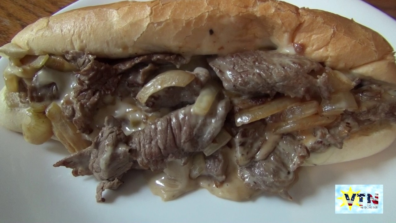 Ăn bánh mì thịt bò phô mai nấu ở nhà