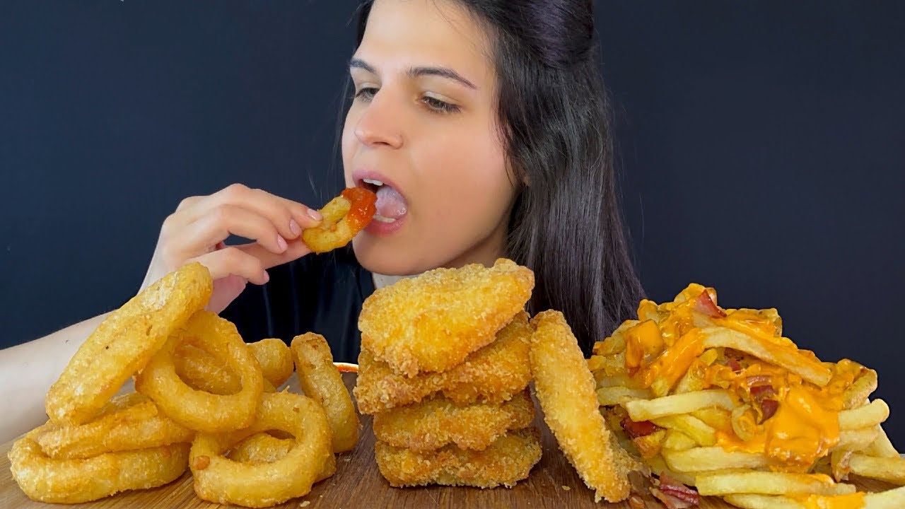 ONION RINGS, CHICKEN TENDERS & CHEDDAR BACON FRIES | MUKBANG | ASMR | EATING SOUNDS