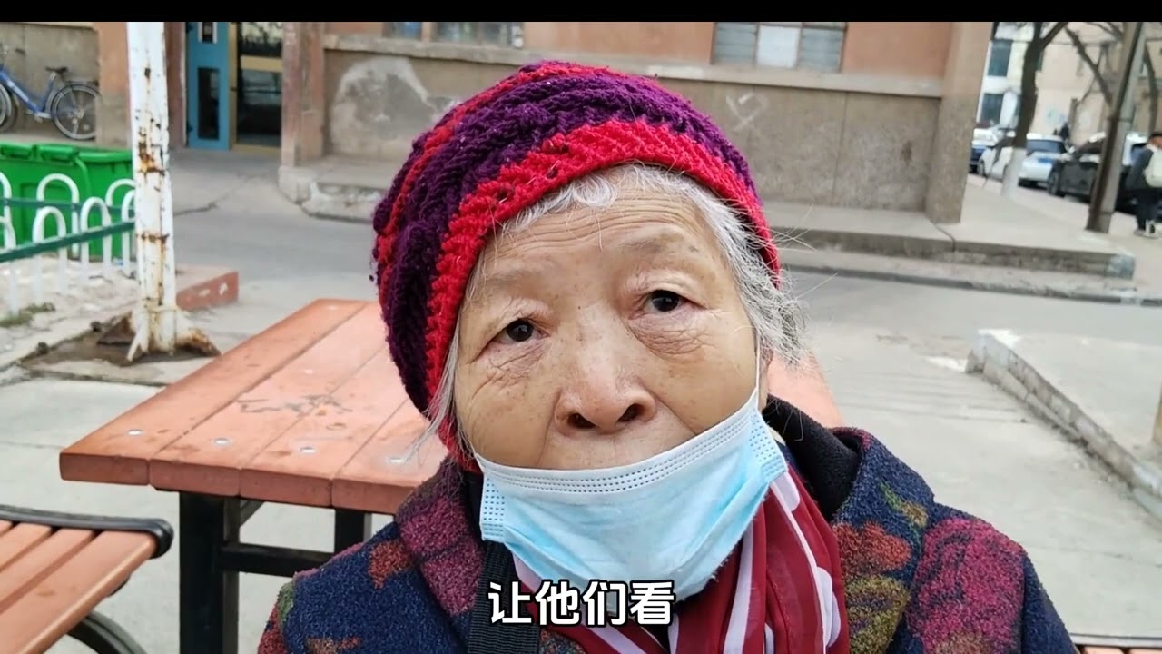 91岁阿姨谈养老生活  读书看报还做志愿者 #关注老年人#生活纪实